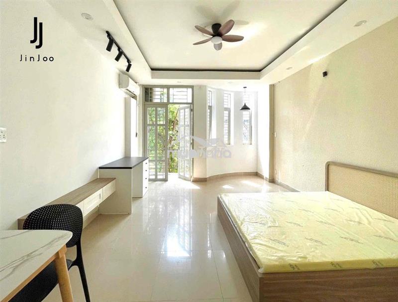 Cho thuê phòng ban công thoáng nhiều ánh sáng ngay trần hưng đạo