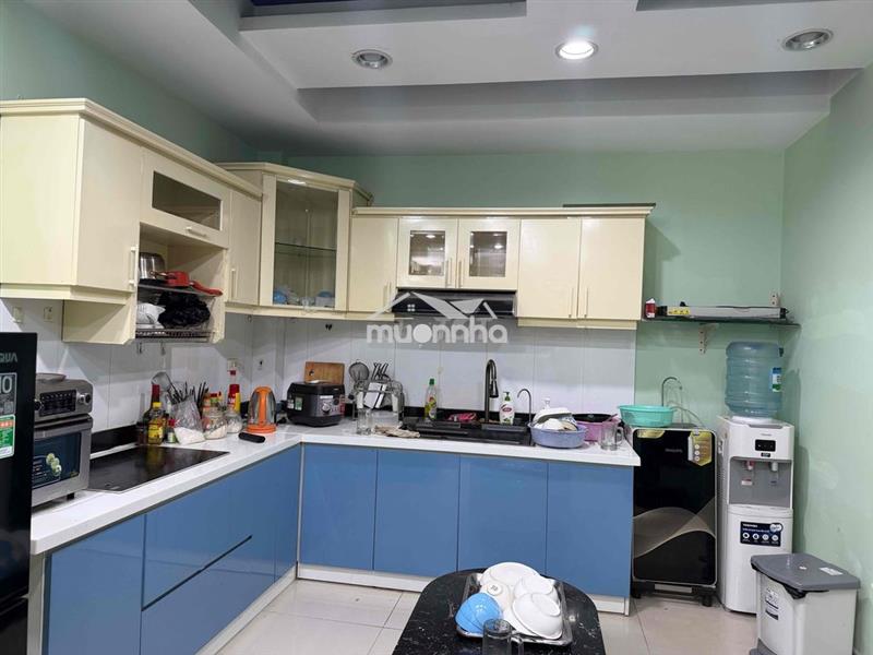 Nhà nguyên căn 4x11 đúc 1t2l 3pn st có 3wc, giá 12tr/th