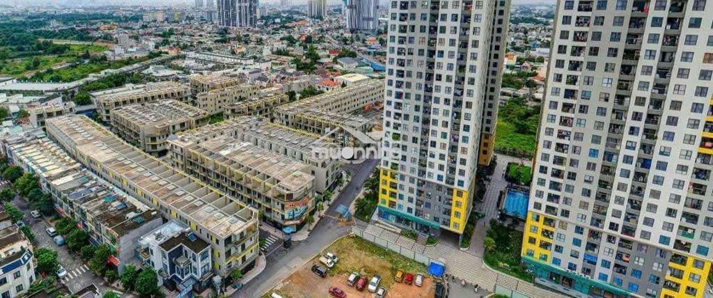 Bán căn nhà phố bcon 1 trệt 3 lầu, 8ty5, nhận nhà ngay, sổ hồng  - 3