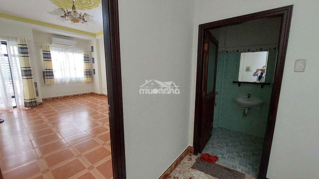 Cho thuê văn phòng lầu 1, có ban công, lối đi bên ngoài - 4