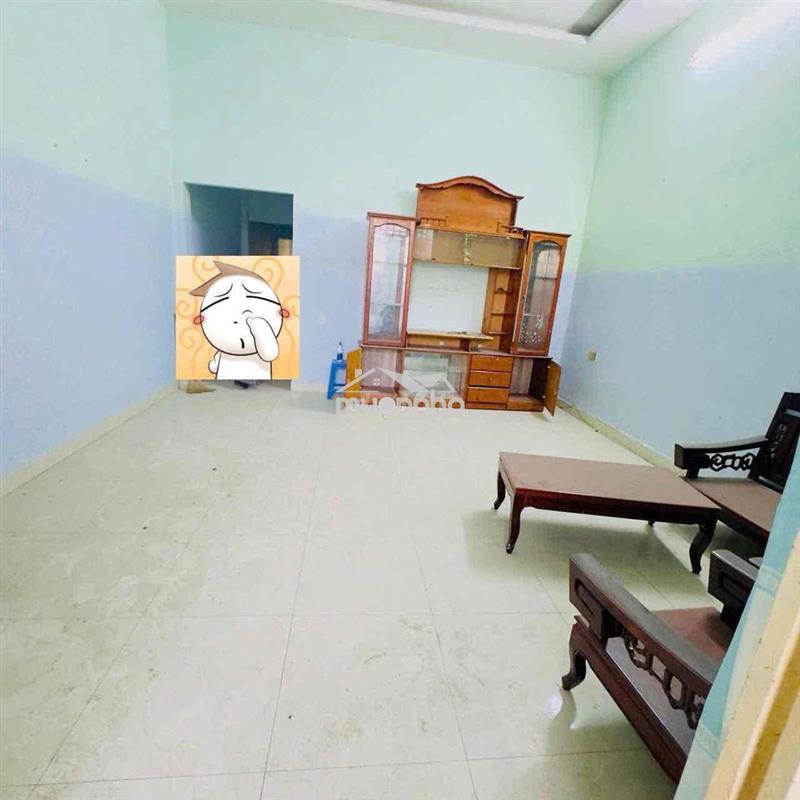 Nhà gần nguyễn văn thệ. cấp 4 : 2pn. đường xe hơi