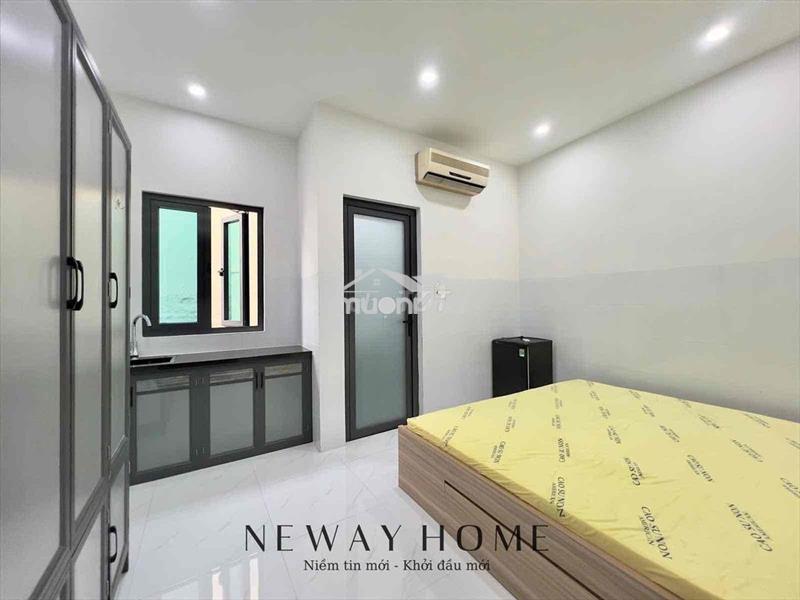 Trống sẵn phòng có cửa sổ thoáng mát còn mới như ảnh gần cầu chữ y