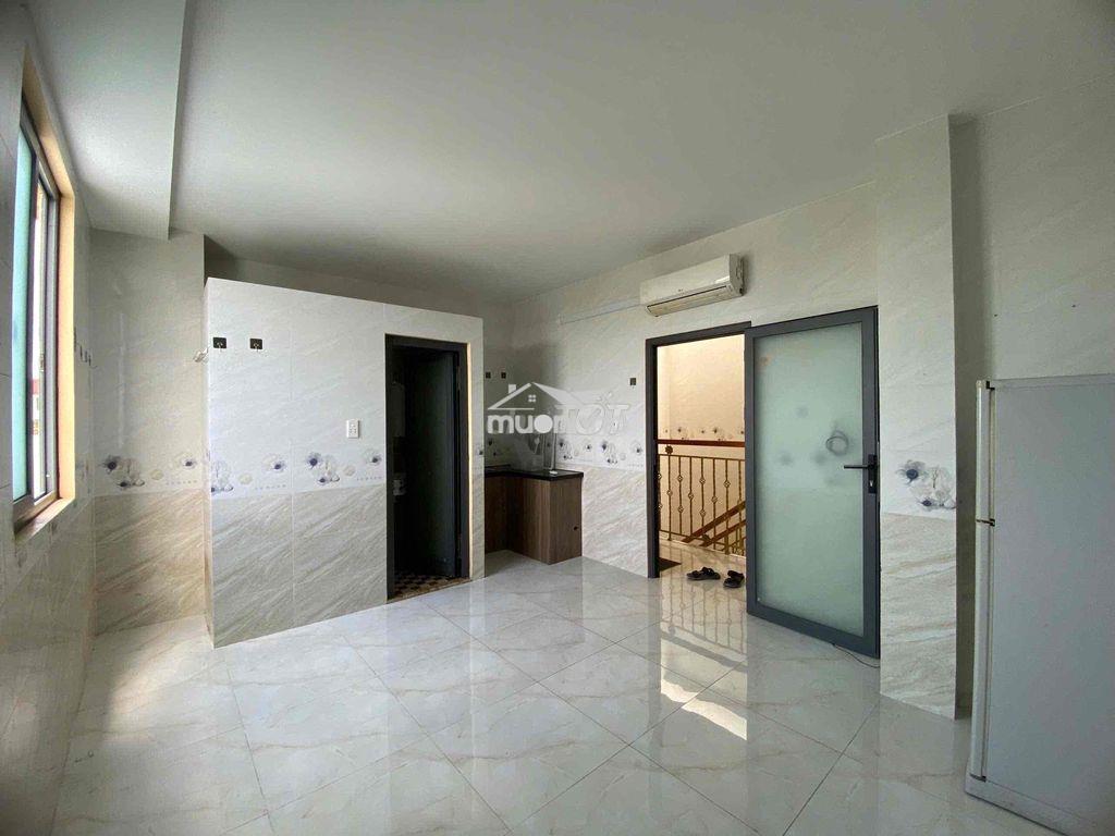 Cho thuê studio cửa sổ trời đón nắng - có máy lạnh, tủ lạnh như hình - 3