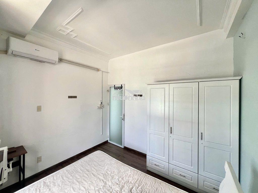 Cho thuê căn hộ 2 phòng ngủ - ban công - 60m2 - gần bờ kè - quận 3  - 3