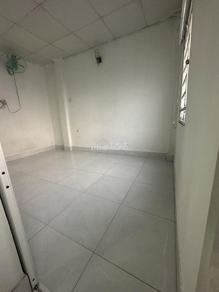 Nhà ngay chợ hạnh thông tây - 2