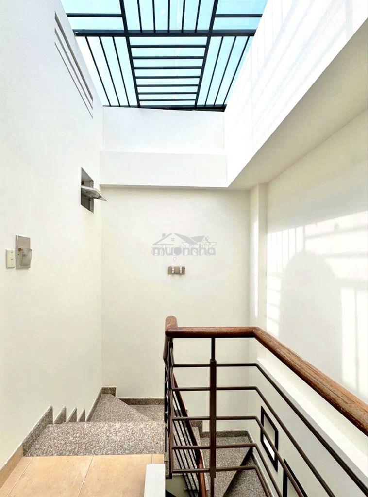 Bán nhanh 10 tỷ - nhà 4t x 95m2. xây kiểu biệt thự - xh đậu trong sân - 4