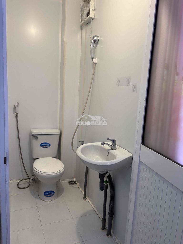 Cho thuê phòng trọ nhà mặt tiền đường lớn quận 11. giá 2.5tr - 3