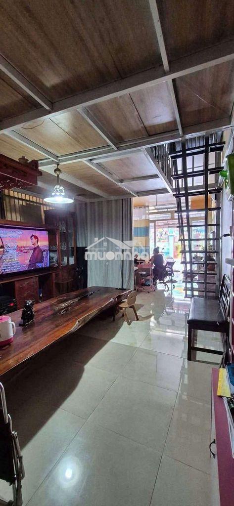 Nhà mặt tiền buôn bán gần 100m gần ngã tư chiêu liêu