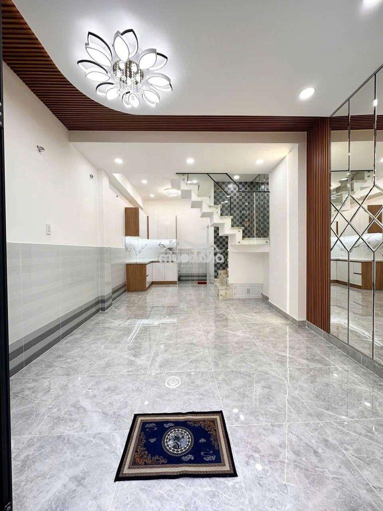 🏡 Bán nhà đẹp mới hẻm 154 đường âu dương lân p3 q8
- 2