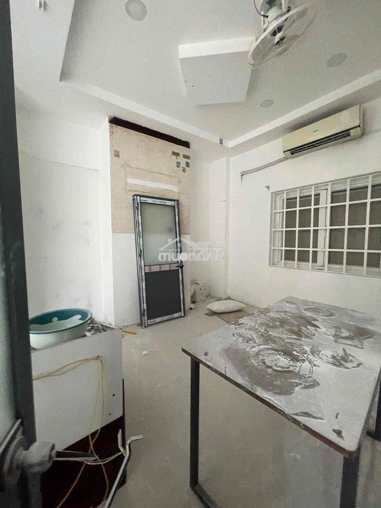 Cho thuê nhà 2pn 1pk có khoảng sân rộng diện tích 100m2 - 3