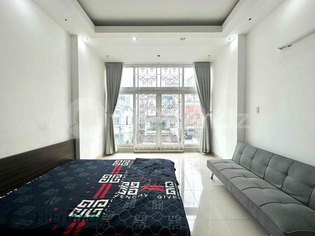Phòng ban công 45m2 mặt tiền q5 gần ueh, sgu, đhsp - thang máy - 4