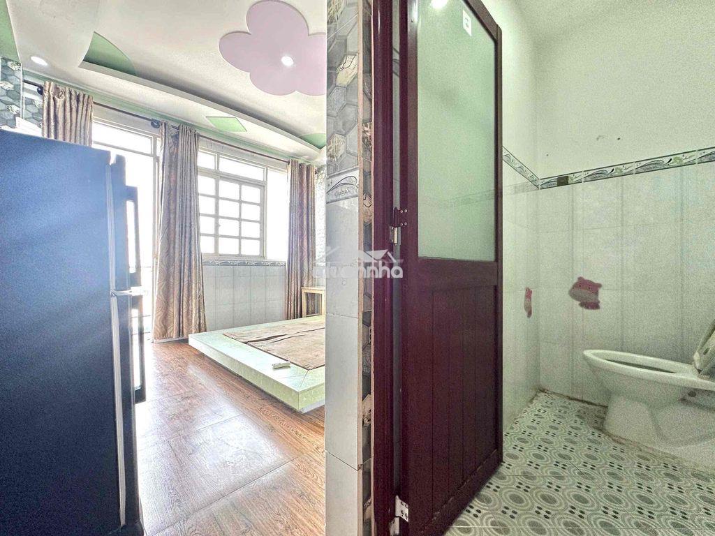 Phòng ban công thoáng mát, đầy đủ nội thất, gần kcn vĩnh lộc - 2