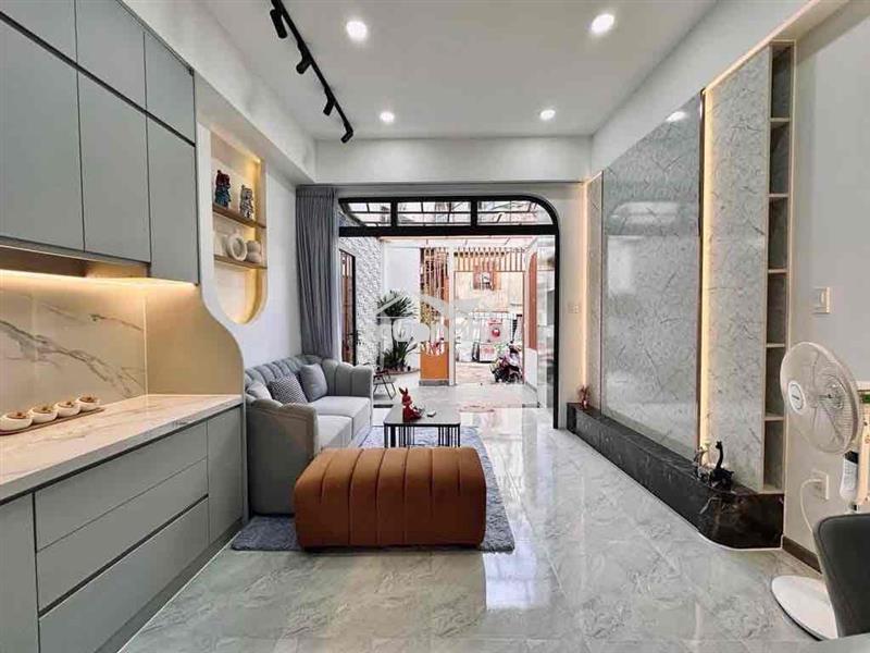 Nhà phố full nội thất - hẻm ba gác cách hẻm xe hơi 50m - sát quận 1