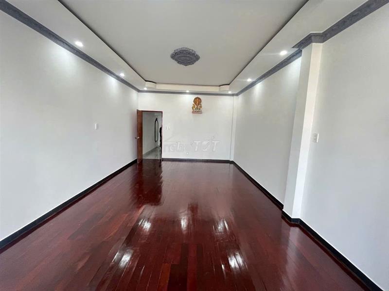 Nhà nguyên căn mặt tiền đường lạc long quân p5