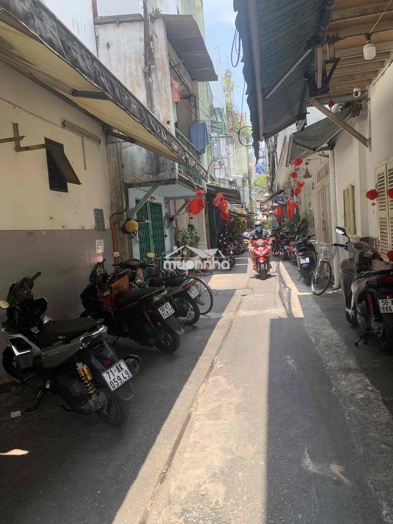 Nhả nhỏ nhưng vị trí đẹp ngay khu sầm uất nhất của cxđt