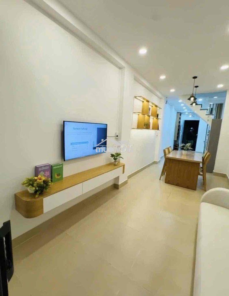 Nhà mới khu vip q10