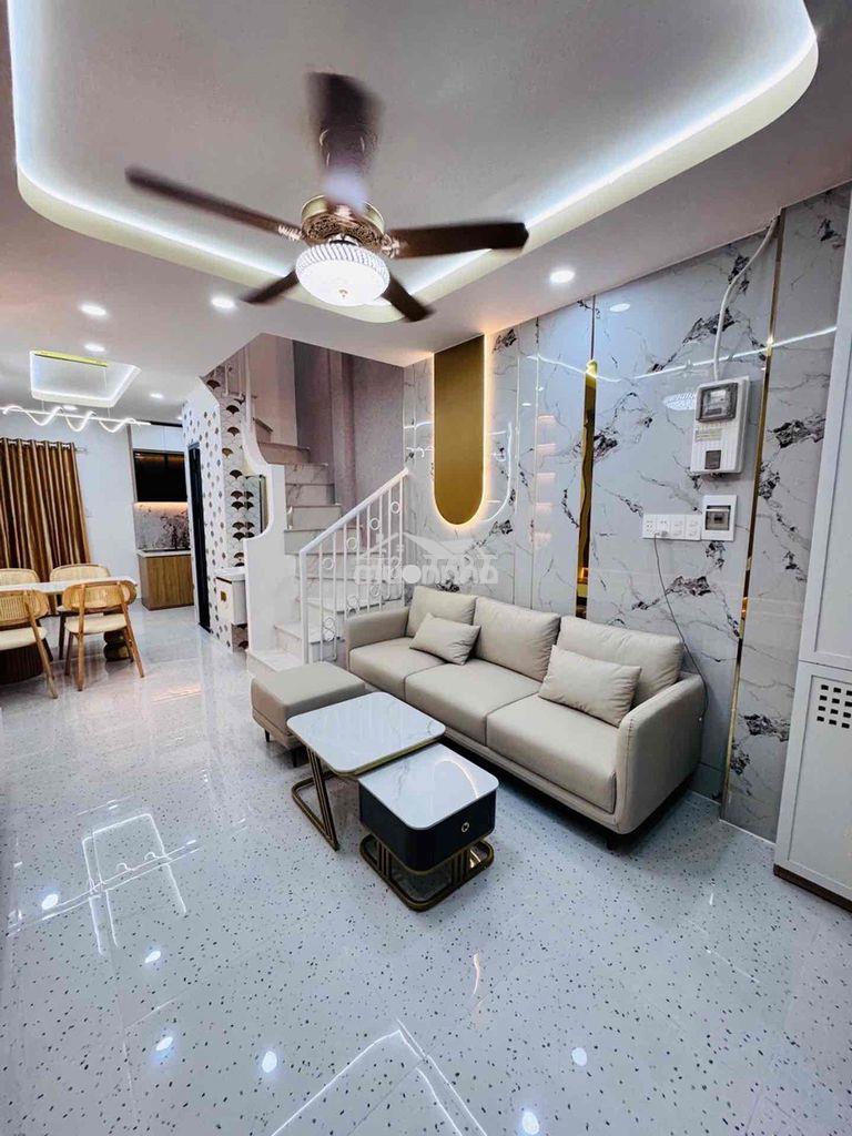 Nhà đẹp ở ngay..thích quảng đức.kế hẻm xe hơi .chi 6.15 tỷ .tlm - 2