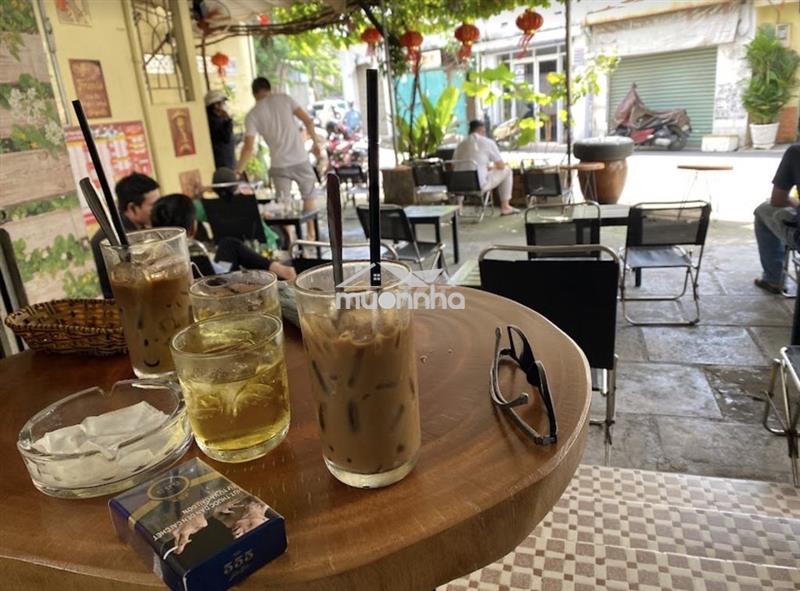 Cần sang quán cà phê