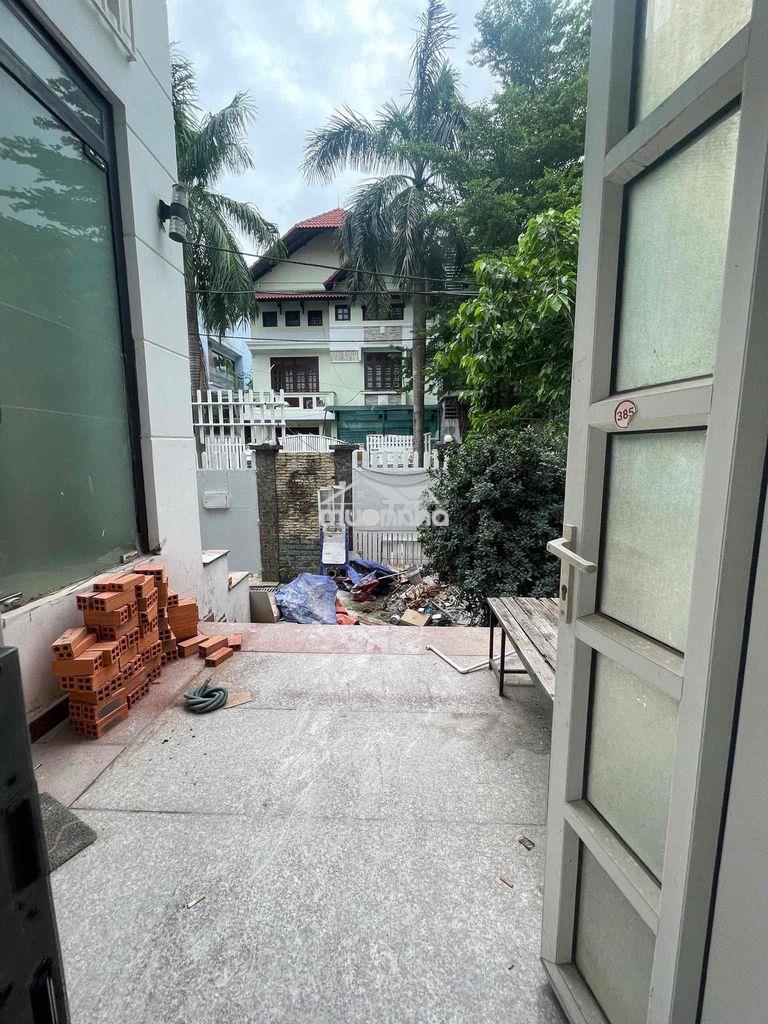 Cho thuê nhà 2pn 1pk có khoảng sân rộng diện tích 100m2
