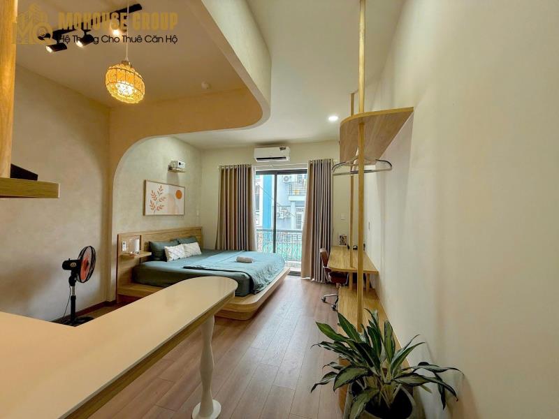 Cho thuê studio ban công 35m2 đi bộ tới đại học hutech, ngoại thương, gtvt, đường d5, ung văn khiêm, ngã tư hàng xanh
