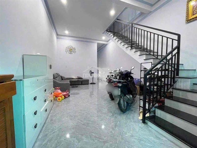 Nhà trệt lầu 3pn mặt tiền nhựa 6.5m thông giá chỉ 2.tỷ 2