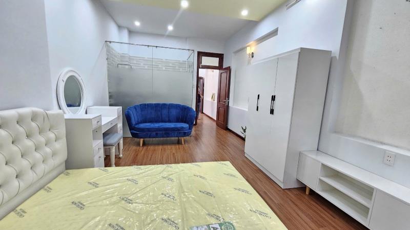 Căn hộ 1pn - ban công thoáng - máy giặt riêng - full nội thất chỉ vào ở - rộng rãi 46m2 - vị trí đẹp thuận tiện di chuyển nhanh các quận trung tâm - 4