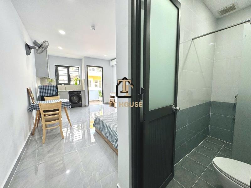 Studio ban công thoáng - nội thất setup sẵn như hình chỉ vào ở - máy giặt riêng - hầm xe thang máy - ngay học viện cán bộ - gần các trường dh, tttm, bệnh viện, siêu thị - 3