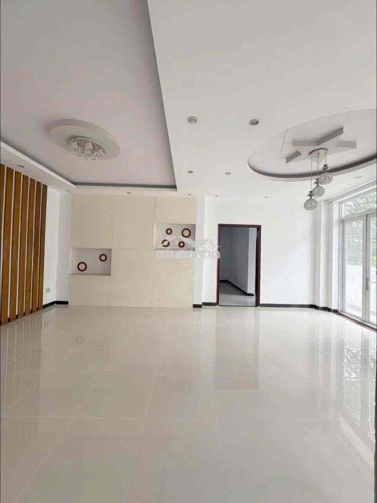 Cho thuê mặt bằng kinh doanh ngay ngã 6 thủ dầu một  - diện tích : 9× - 2