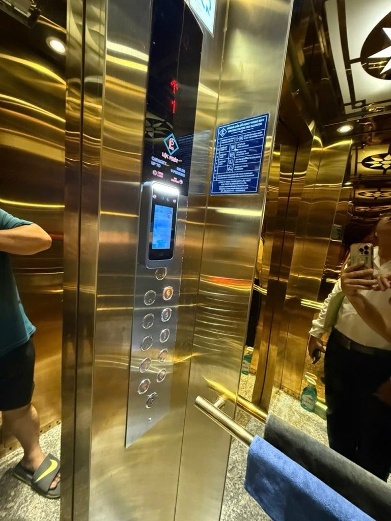 Ngã 6 cộng hòa - 7 tầng - hùng vương – p. 4 – q. 5 - dt: 4.2*38m- 76 tỷ - 4