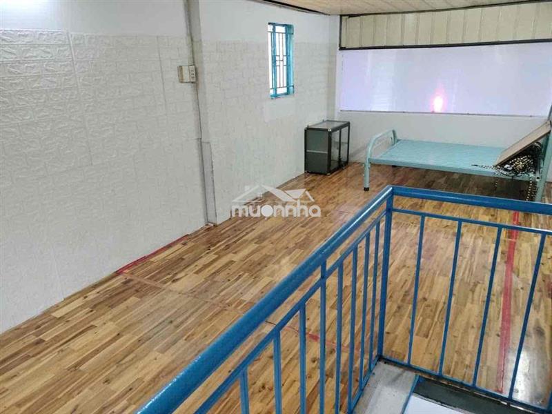 Nha ngan 3 m dau11 m gác lửng tổng 33 m gần vịt qay hùng trang