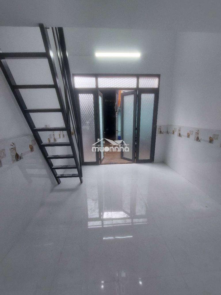 Cho cố nhà đường cao lỗ p4.q8 dt.3m×5m } 1 lững 1 phòng 1 toilet hẽm4m - 4