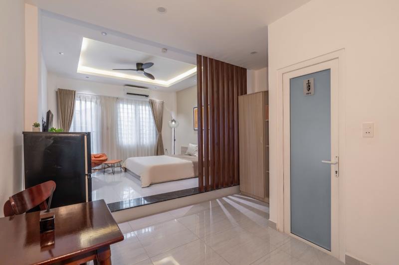 Studio full nội thất cao cấp rộng 45m2 - ban công - ngay ngã tư hàng xanh