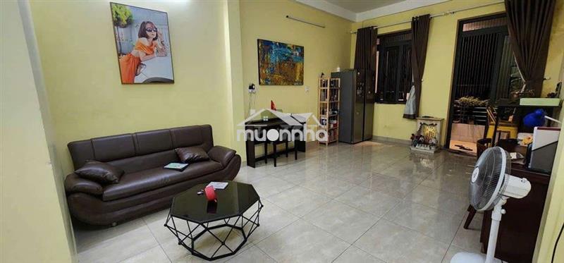 Phòng siu bự có bancol, thang máy, máy lạnh