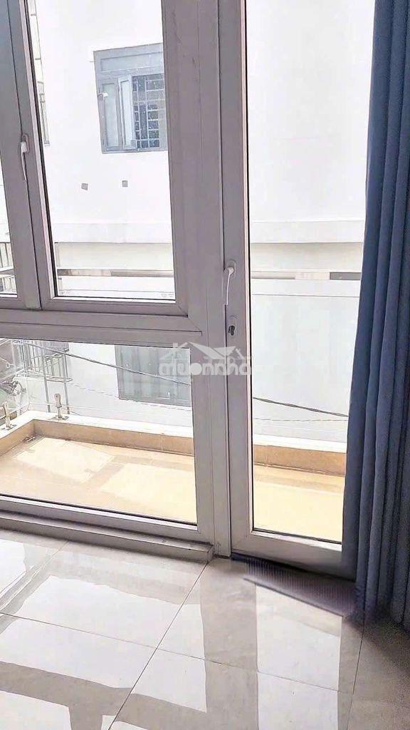 Cho thuê nhà 1/trường chinh. 1 trệt 2 lầu, sân thượng dt 4,5×15 có 4pn - 4