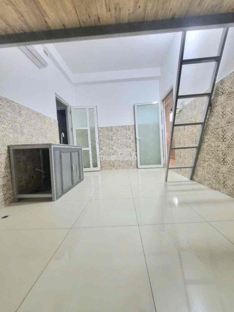 Phòng trọ ngay trường học công thương ,gác cao,có máy lanh+ giếng troi - Ảnh 3