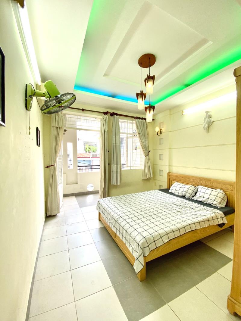 Phòng ban công, sẵn tiện nghi, thoáng mát. ngay chợ phạm văn hai - 4