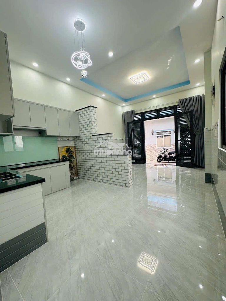 Bán nhà đường phạm hùng c3 dt.4m2×15m } nhà trệt 2 phòng 1toilet hẽm4m - 4