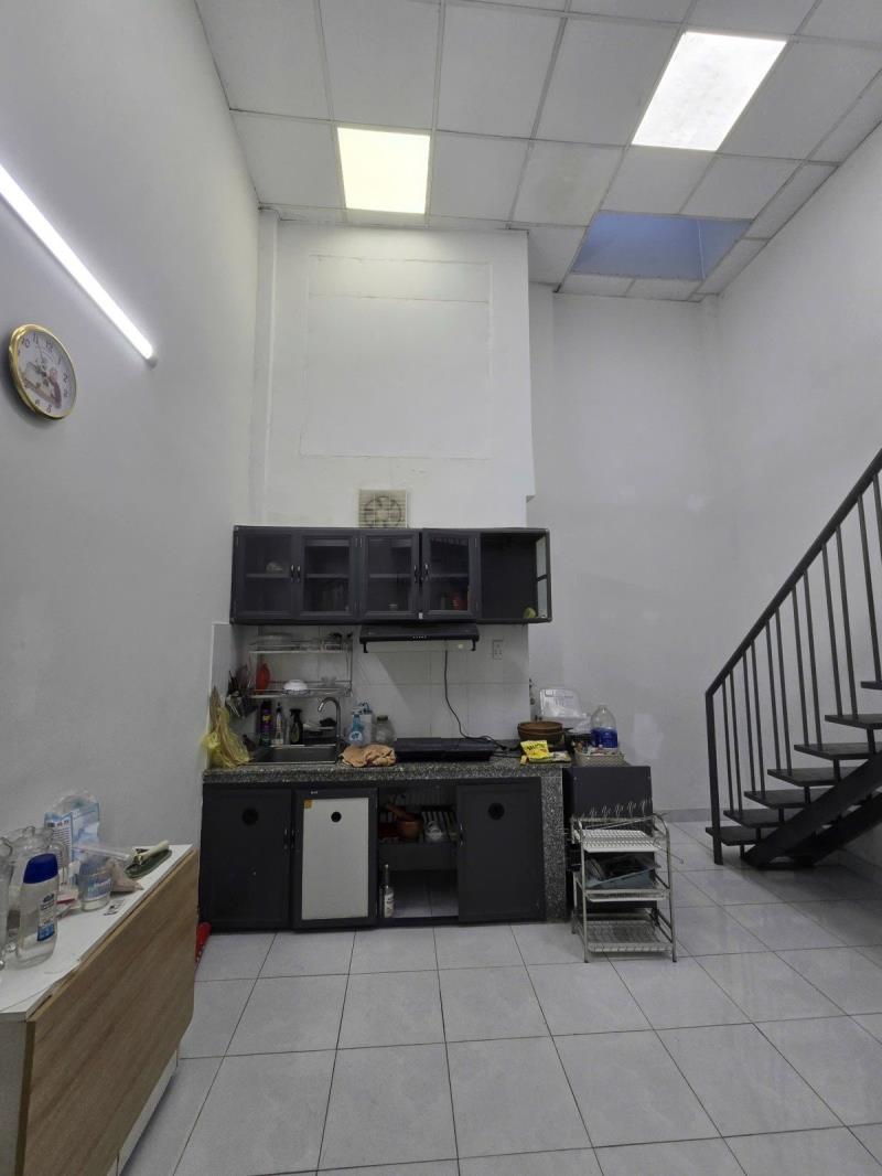 Gấp bán ! nhà 2 tầng,62m2,hẻm 3m,ngay sân bay.khu an ninh,yên tĩnh - 2