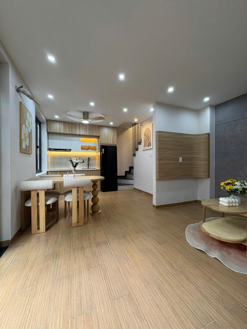 Villa cổ điển - 3 tầng - ngang 6m – xe hơi đỗ cổng – tặng nội thất - nguyễn văn công - gần công viên gia định - 5 tỷ 550 - 3