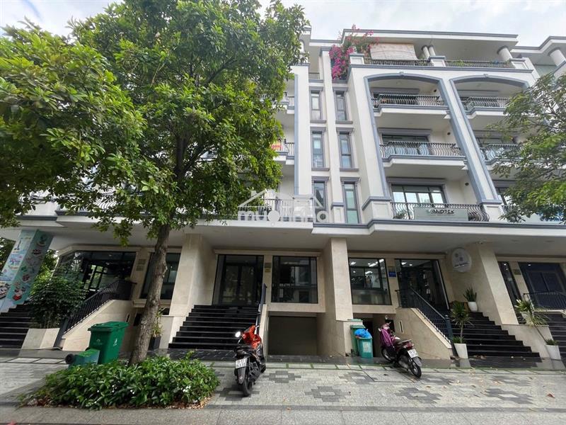 Cho thuê văn phòng 133m² full nội thất – chỉ 15,5tr – vạn phúc city