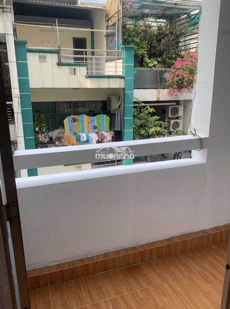 Chính chủ cho thuê phòng ban công đn, hẻm xe hơi hồ văn huê, pn.
