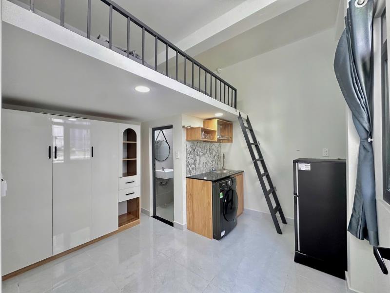 Cho thuê duplex (có gác) máy giặt riêng, cửa sổ gần ngã tư hàng xanh đường bạch đằng, bình thạnh