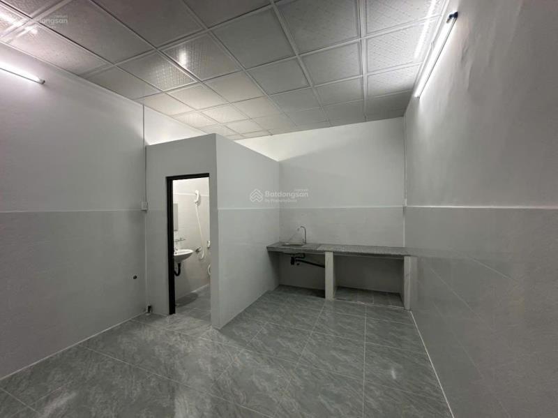 Bán nhà mới ở ngay đường hồng lạc - cách hxh 50m, dt: 5.6x14m. chỉ 6.5 tỷ