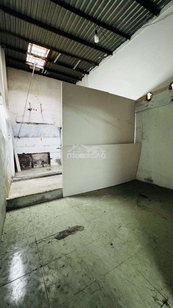 Lạc long quân q11-hẻm 6m ôtô đỗ cửa-nhà nát 4×15 - 4