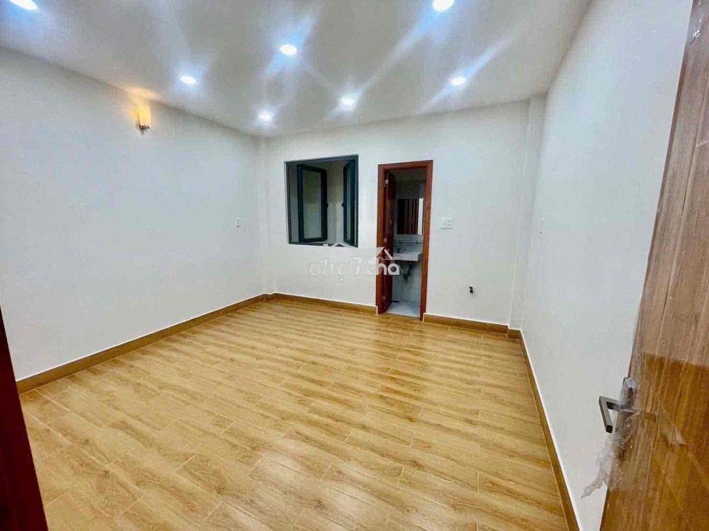 Cho thuê nhà 16/ đs 8 p11( 4x17) trệt , 2 lầu , 4pn , 5wc , ở liền - 3