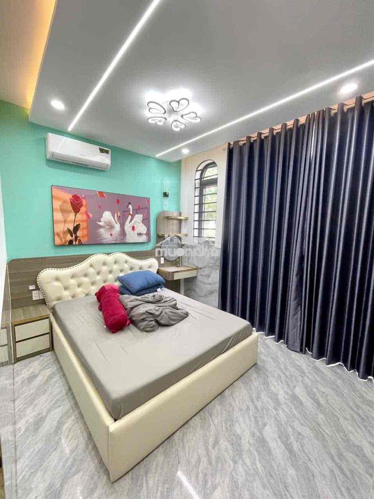 Nhà 2 lầu 1 trệt gần ngã tư bình chuẩn,4p ngủ,có nội thất,đường 7m - 3