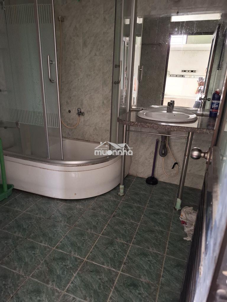 Phòng gigamall 40m2, có 2 ban công