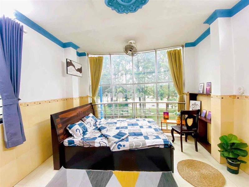 Mình cho thuê gấp phòng chdv mặt tiền đường võ văn kiệt, quận 5