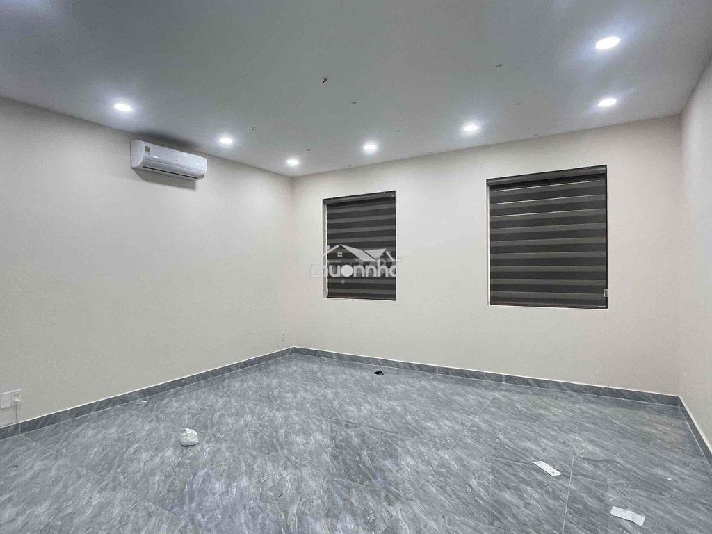 Cho thuê văn phòng sàn lầu 1, có hầm, thang máy, máy lạnh cityland 12t - 4