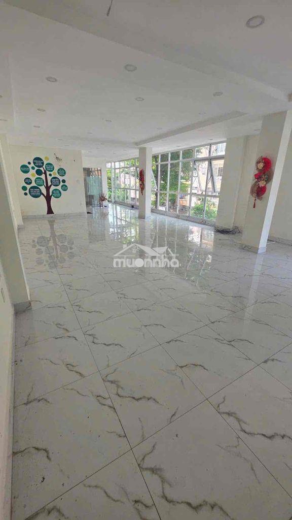Cho thuê vp đường 23 lầu 3 có thang máy 7m x 20m